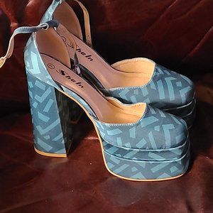 NEW Teal Pumps